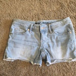 Mid-rise light wash denim shorts